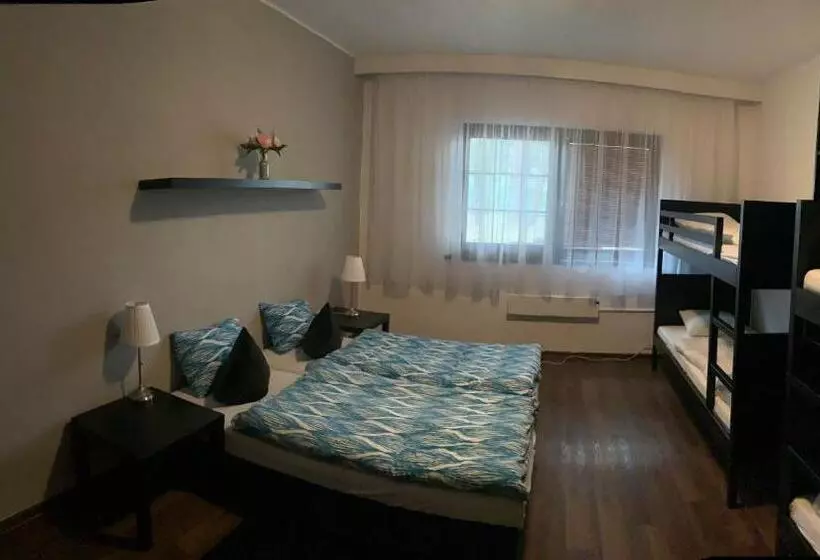 Majatalo Penzion Black Hole