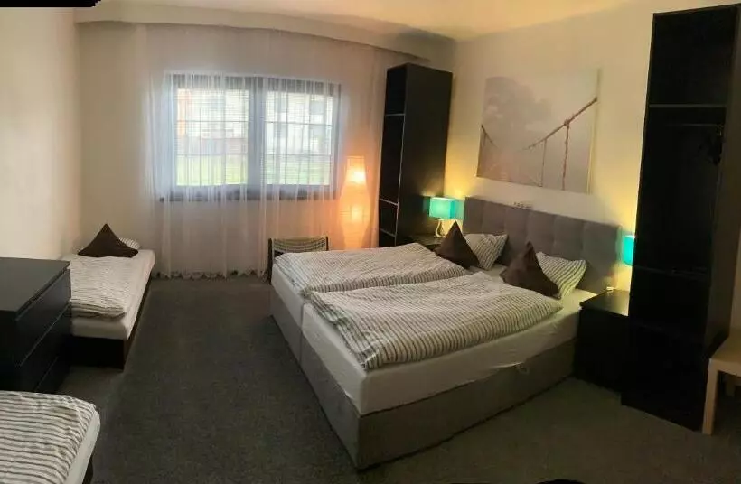 Majatalo Penzion Black Hole