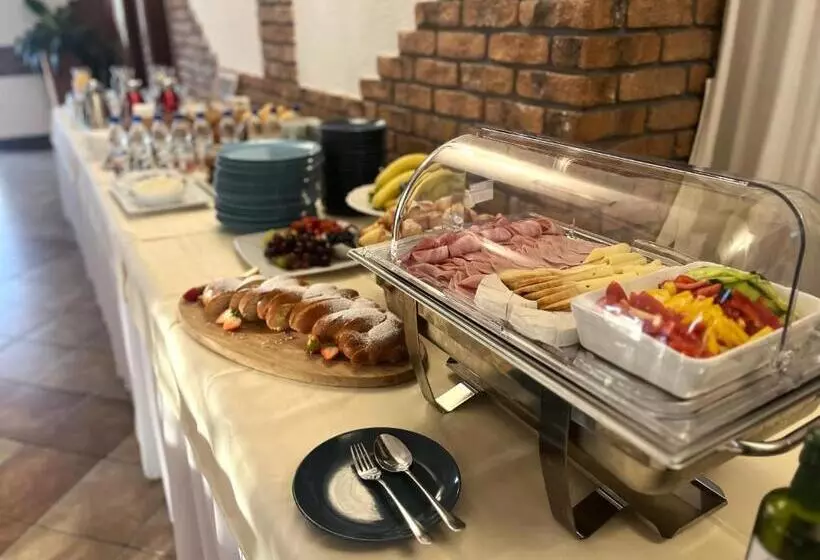 Majatalo Raketa Residence, Restaurant &