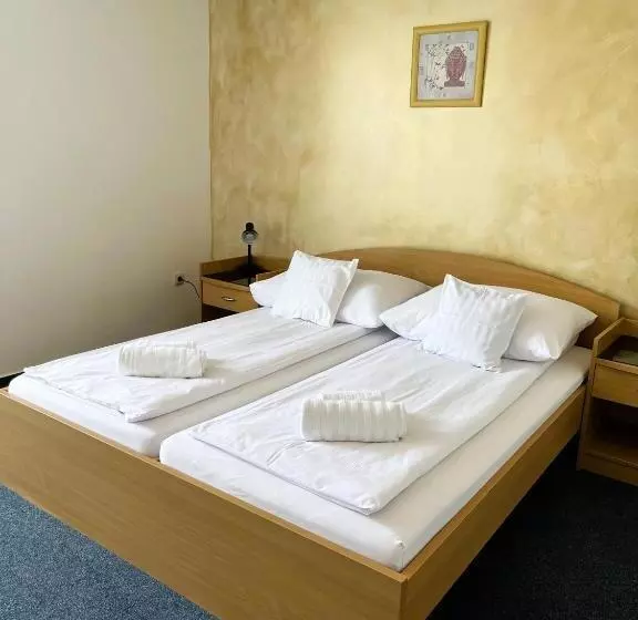 Majatalo Raketa Residence, Restaurant &