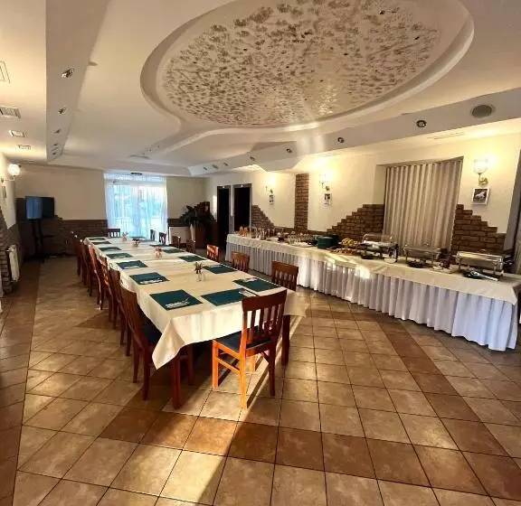 Majatalo Raketa Residence, Restaurant &