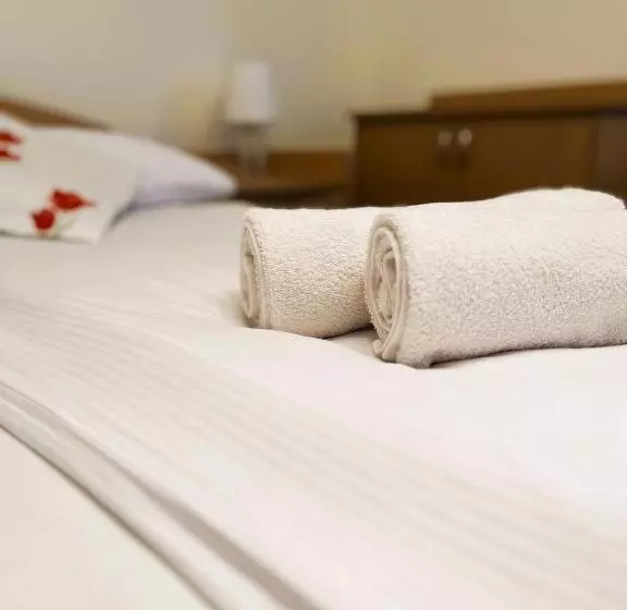 Majatalo Raketa Residence, Restaurant &