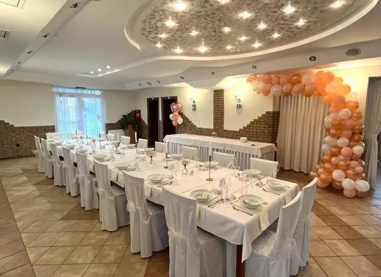 Majatalo Raketa Residence, Restaurant &