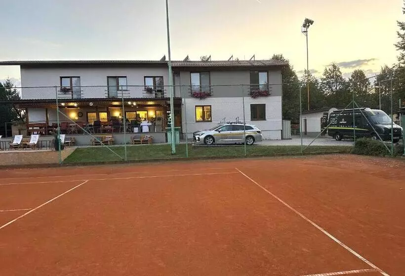 Majatalo Raketa Residence, Restaurant &