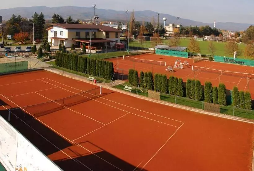 Majatalo Raketa Residence, Restaurant &