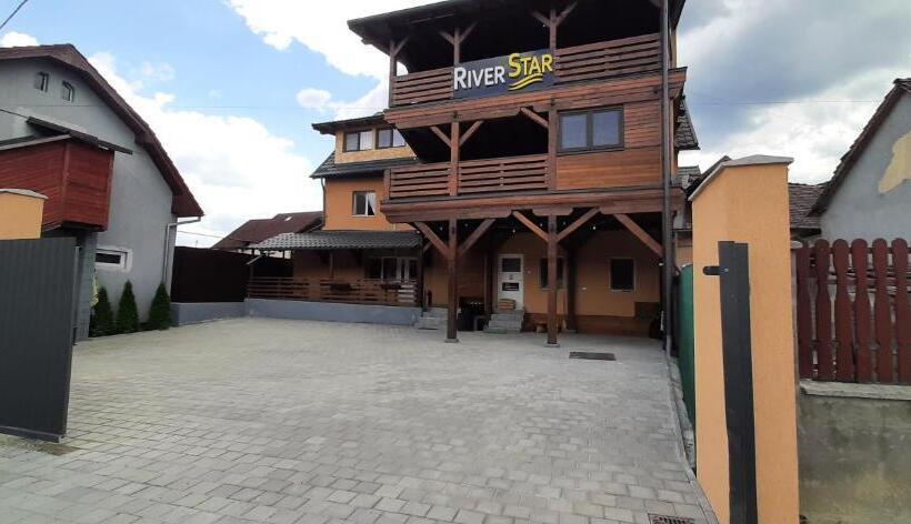 פנסיון River Star