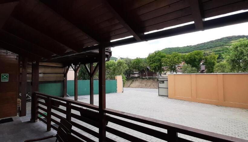 פנסיון River Star