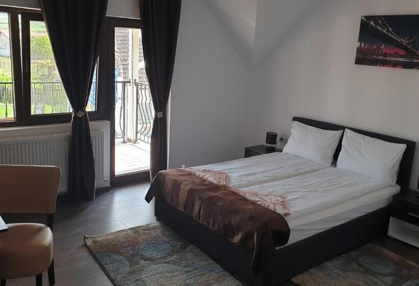 פנסיון River Star