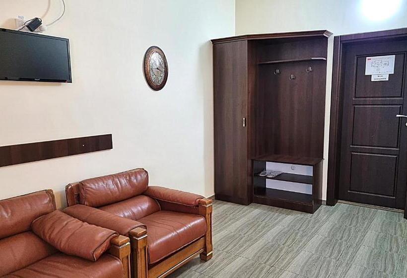 Hotel готель валерія