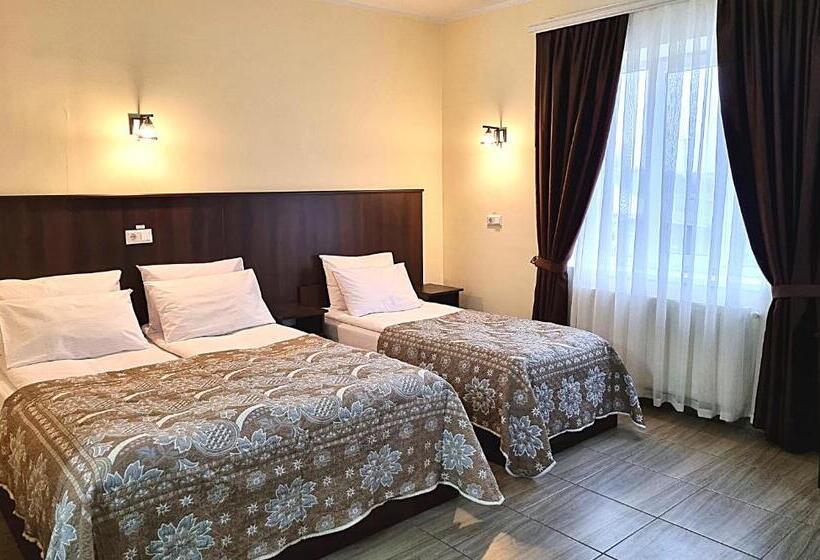 Hotel готель валерія