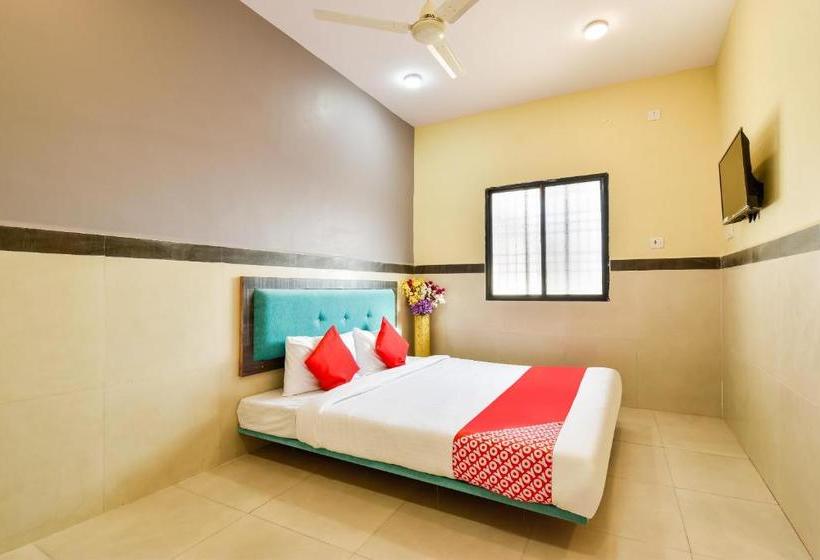 Hotelli Oyo 71301  Karemore Celebration