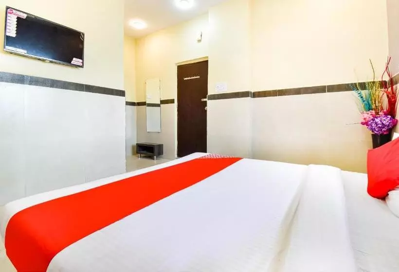 Hotelli Oyo 71301  Karemore Celebration