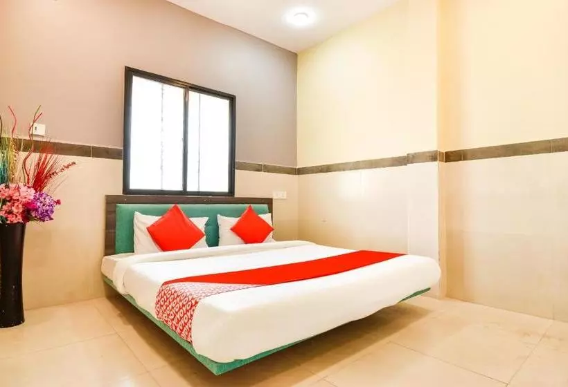 Hotelli Oyo 71301  Karemore Celebration