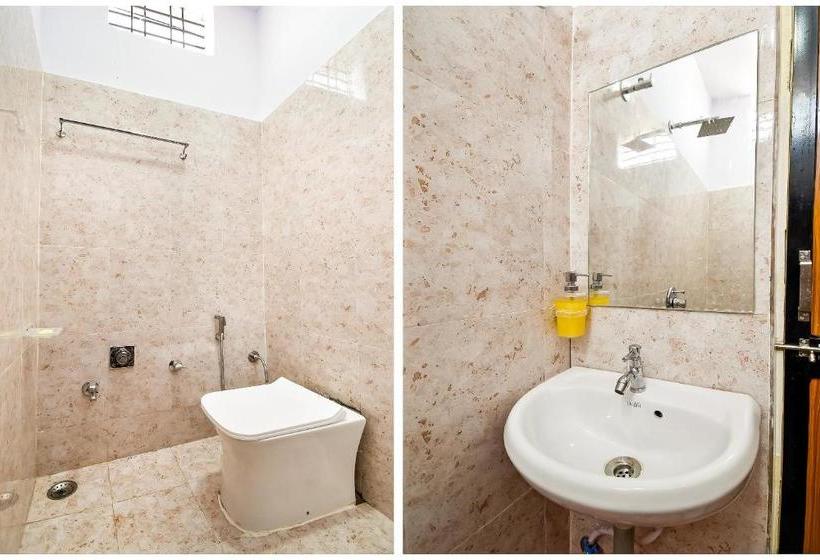 Hotelli Oyo 71301  Karemore Celebration