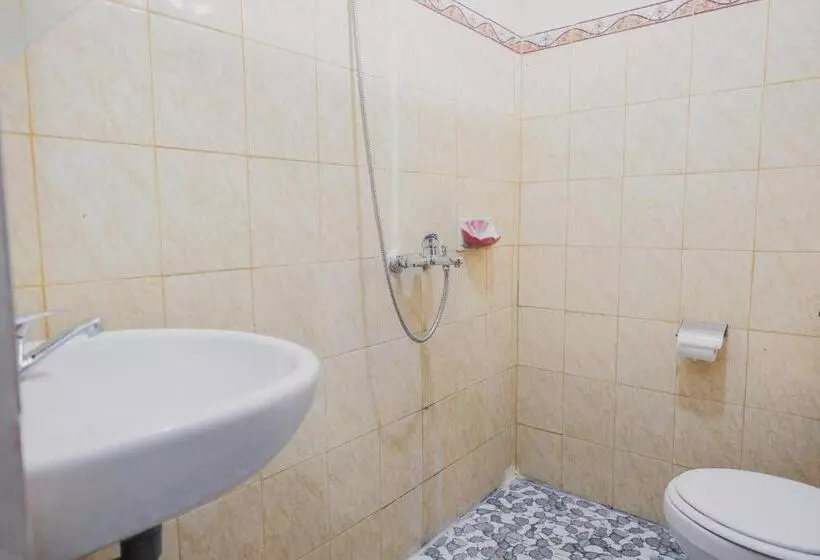 ホテル Reddoorz Syariah Near Kebun Raya Liwa