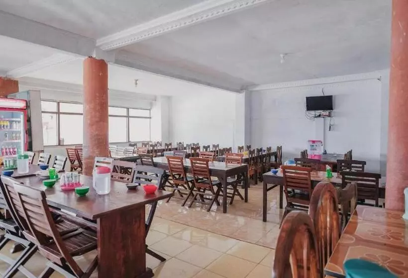 ホテル Reddoorz Syariah Near Kebun Raya Liwa