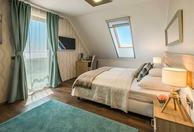 호텔 Vitis Kúria 7171 Balatonrendes