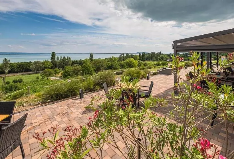 ホテル Vitis Kúria 7171 Balatonrendes