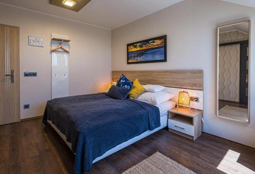 호텔 Vitis Kúria 7171 Balatonrendes