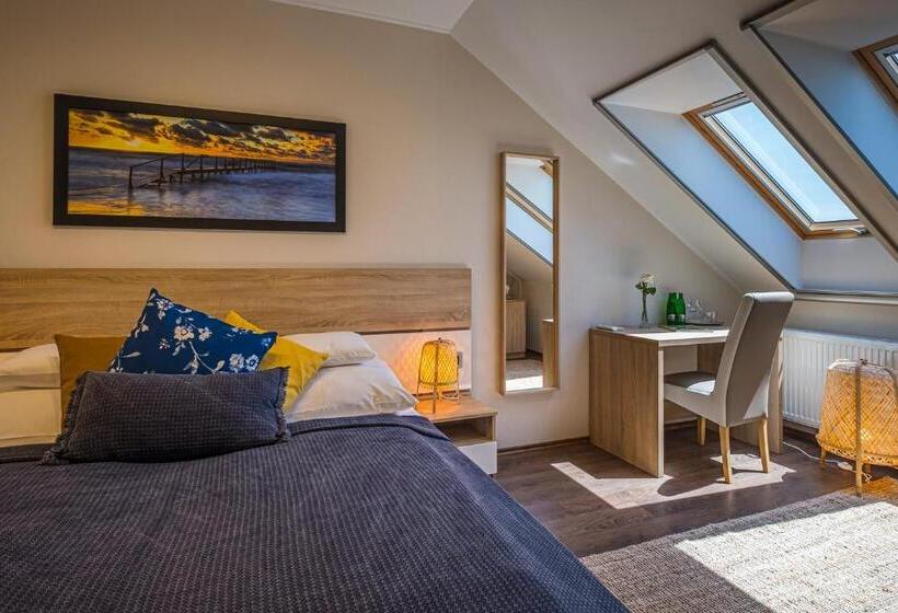 호텔 Vitis Kúria 7171 Balatonrendes