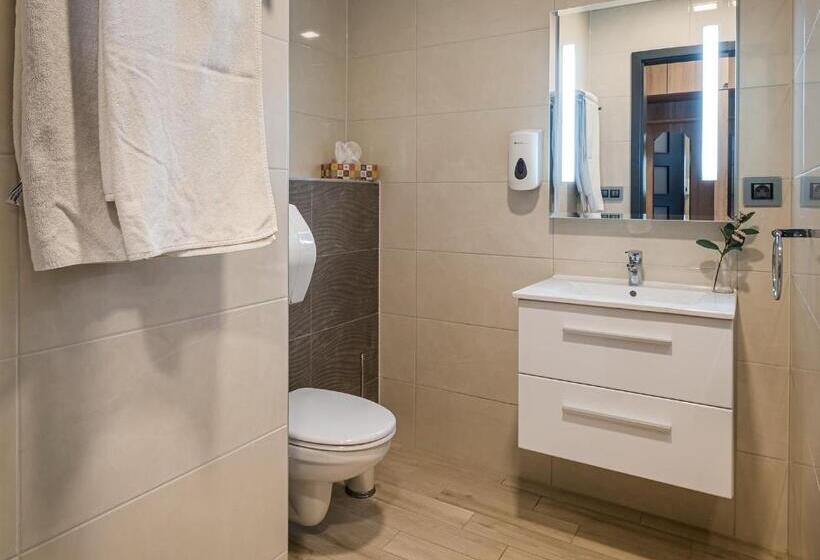 호텔 Vitis Kúria 7171 Balatonrendes