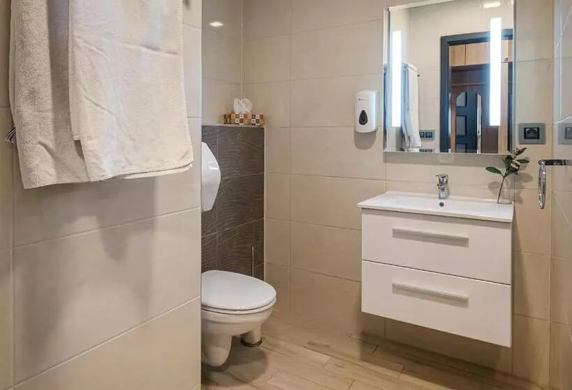 ホテル Vitis Kúria 7171 Balatonrendes