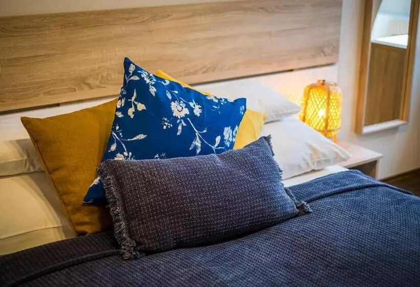 ホテル Vitis Kúria 7171 Balatonrendes