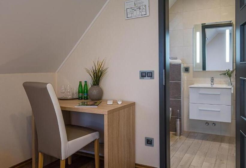 호텔 Vitis Kúria 7171 Balatonrendes