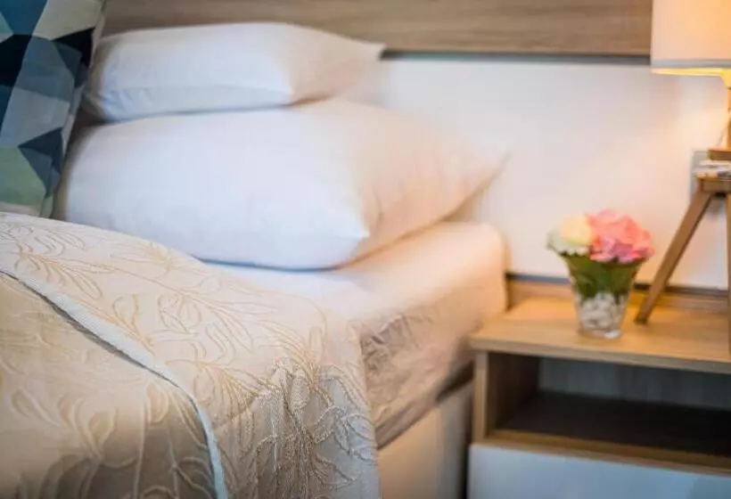 ホテル Vitis Kúria 7171 Balatonrendes