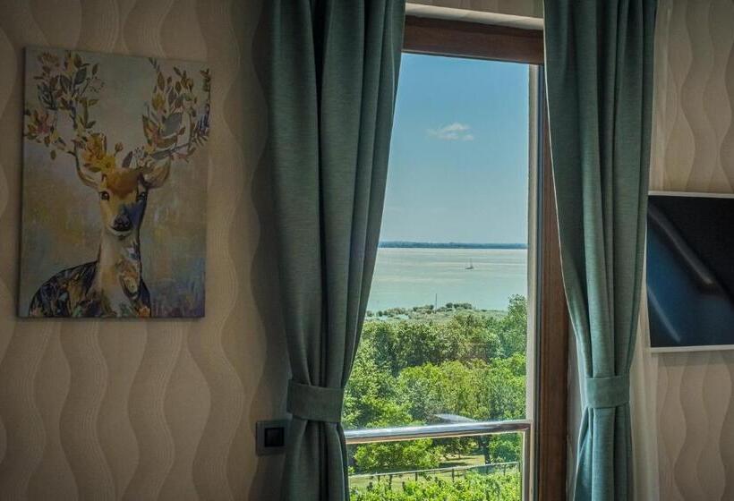 호텔 Vitis Kúria 7171 Balatonrendes