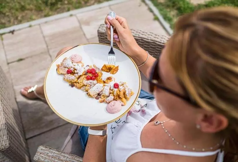 ホテル Vitis Kúria 7171 Balatonrendes