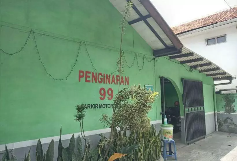 Pensión Penginapan 99