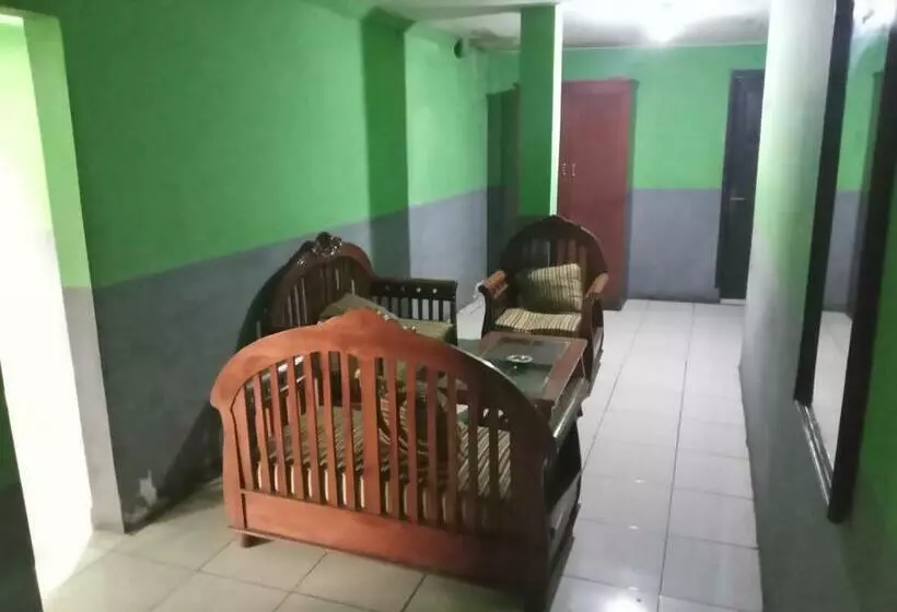 Pensión Penginapan 99