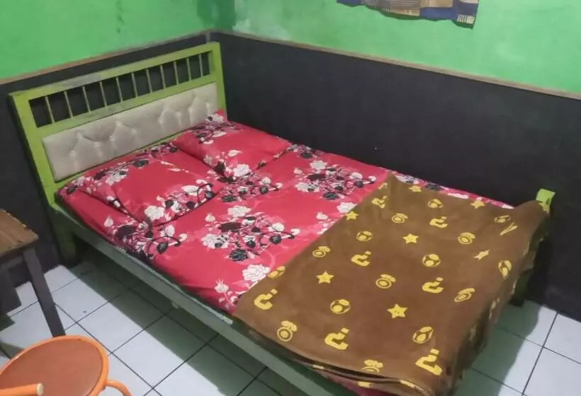 Pensión Penginapan 99