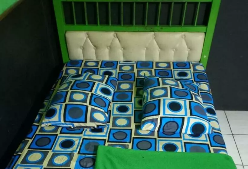 Pensión Penginapan 99