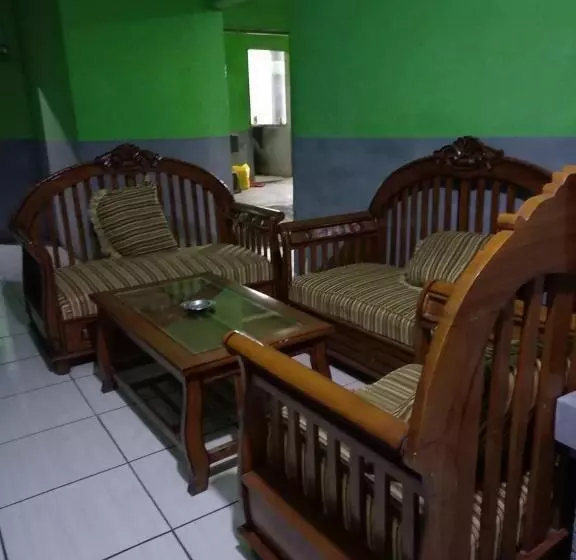 Pensión Penginapan 99