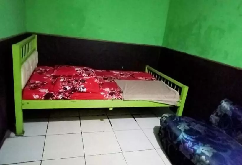 Pensión Penginapan 99