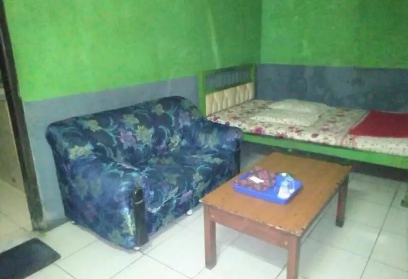 Pensión Penginapan 99