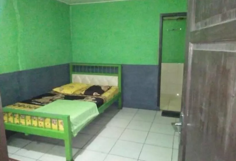 Pensión Penginapan 99