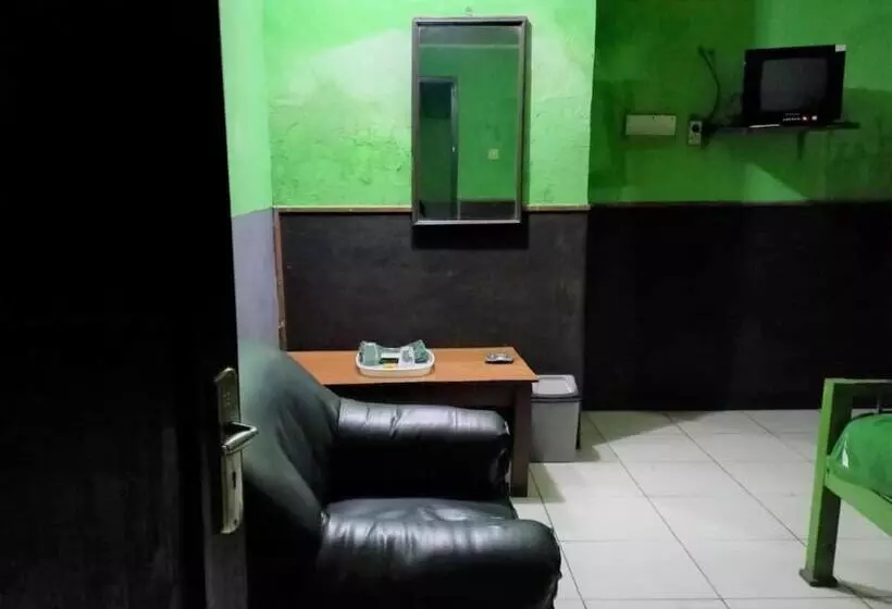 Pensión Penginapan 99