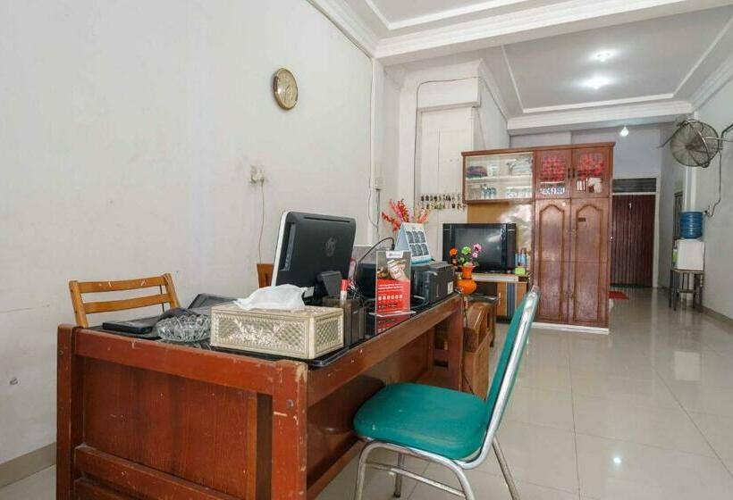 Pensjonat Reddoorz Syariah Near Stasiun Kereta Api Kisaran