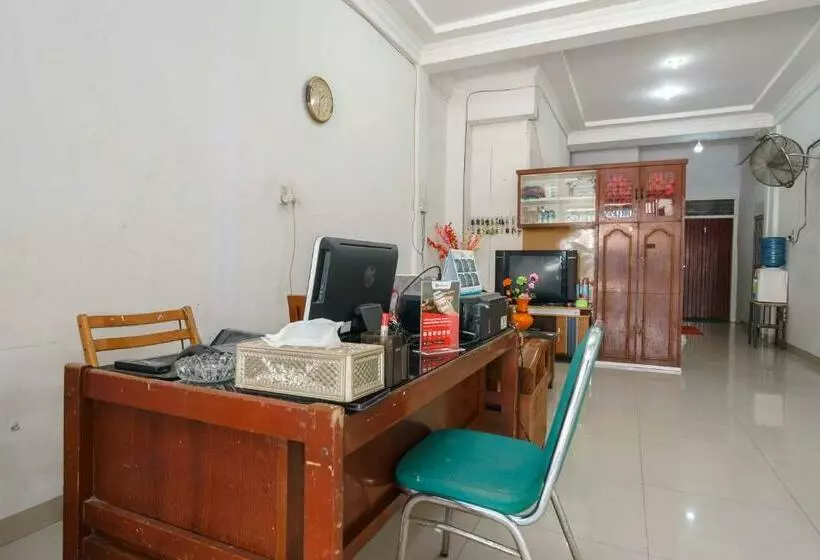 ペンション Reddoorz Syariah Near Stasiun Kereta Api Kisaran