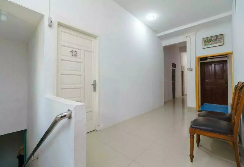 ペンション Reddoorz Syariah Near Stasiun Kereta Api Kisaran