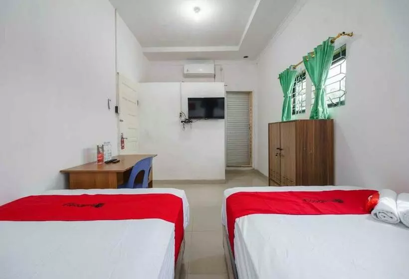 ペンション Reddoorz Syariah Near Stasiun Kereta Api Kisaran