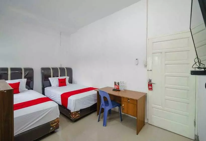 ペンション Reddoorz Syariah Near Stasiun Kereta Api Kisaran