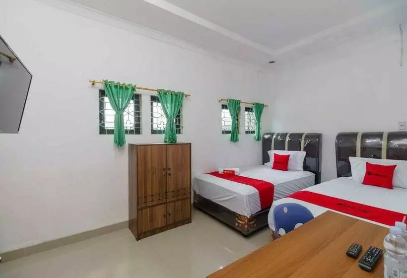 ペンション Reddoorz Syariah Near Stasiun Kereta Api Kisaran