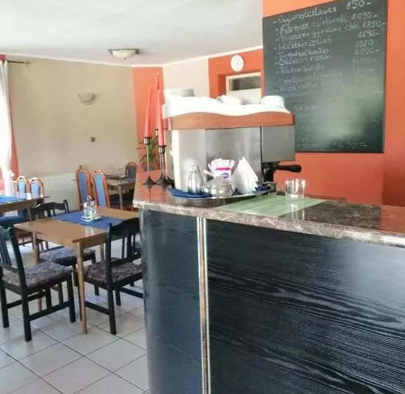 Aamiaismajoitus (B&B) Flamingó Panzió étterem