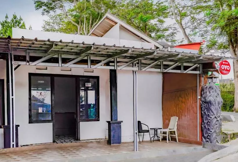 Hotelli Oyo 90025 Pondok Pesona Lembang
