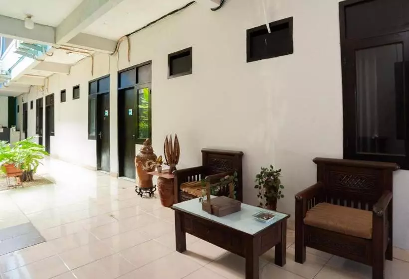 Hotelli Reddoorz Near Margonda Raya