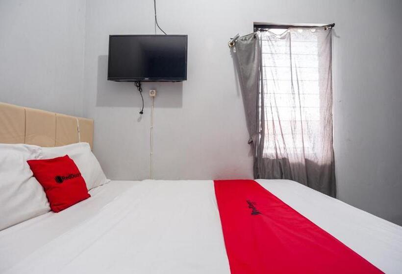 فندق Reddoorz Near Margonda Raya